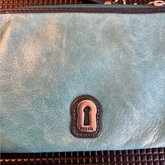 FOSSIL Multicolor Scalloped Design Wristlet - Picture 3 of 10